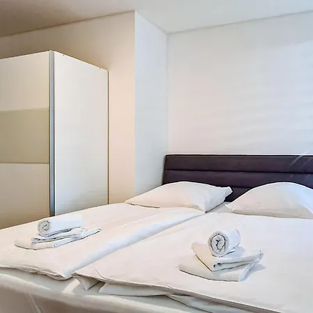 In Zirtow Bei Holiday home Wesenberg