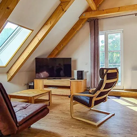 Ferienhaus Mit 3 Separaten Ferienwohnungen In Zirtow Bei Wesenberg بيت للعطل *