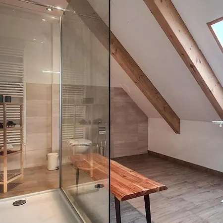 Ferienhaus Mit 3 Separaten Ferienwohnungen In Zirtow Bei Wesenberg فيسينبيرغ